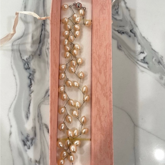 Elegant Pearl Necklace plus free earrings - Picture 3 of 4